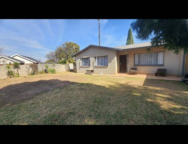 2 BEDROOM PROPERTY TO RENT IN VAN DYK PARK